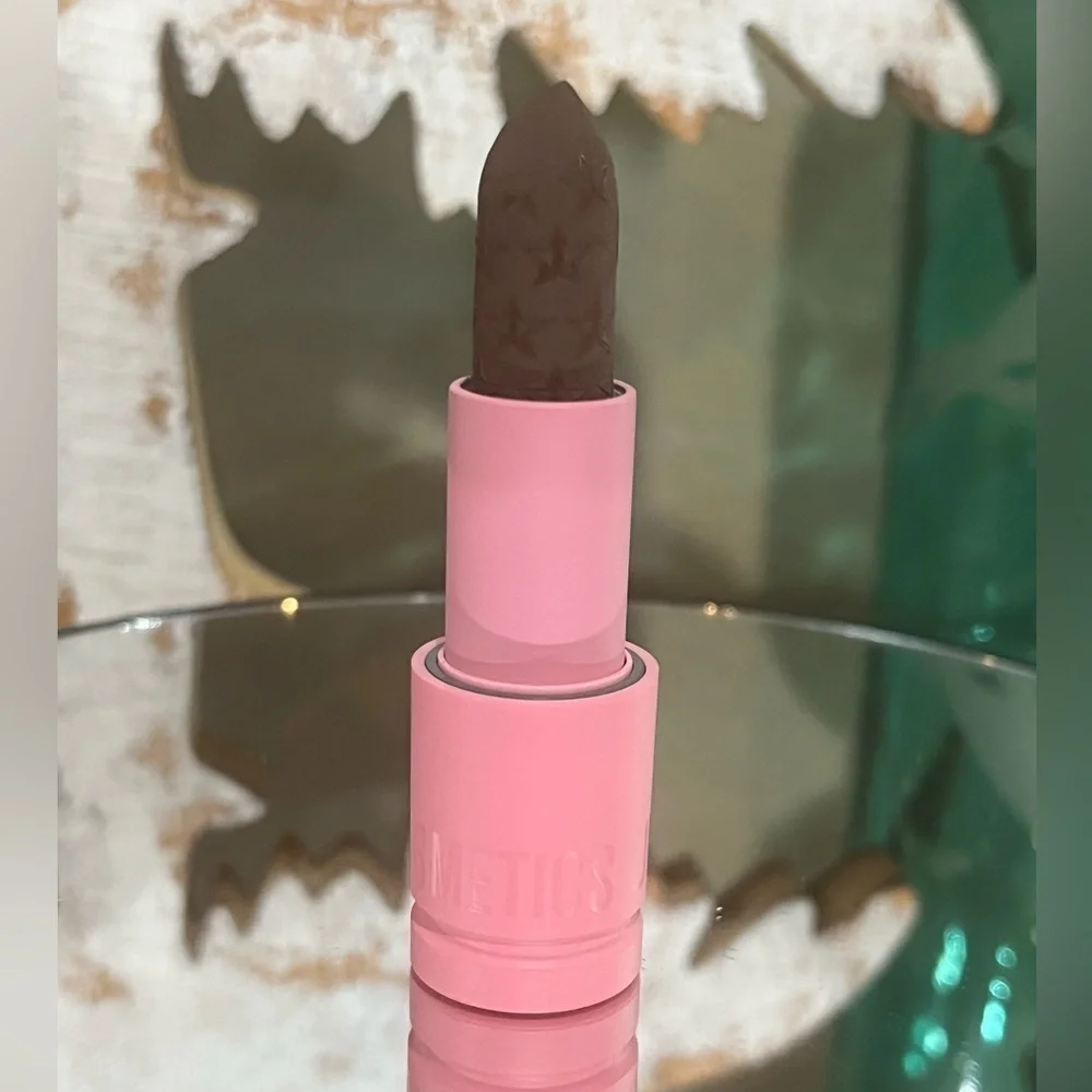 Jeffree Star Velvet Trap Lipstick in color Dominatrix, new!